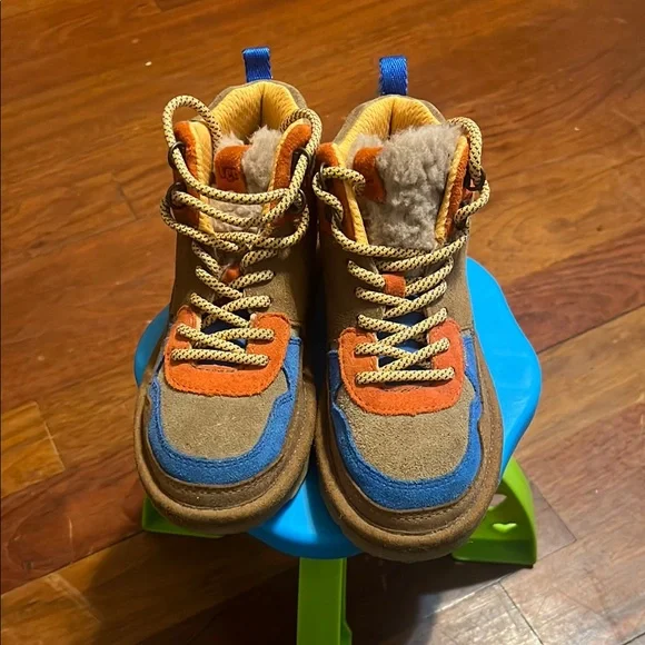 Beautiful Ugg boots worn 1 time boys size 13, excellent condition - Picture 1 of 7